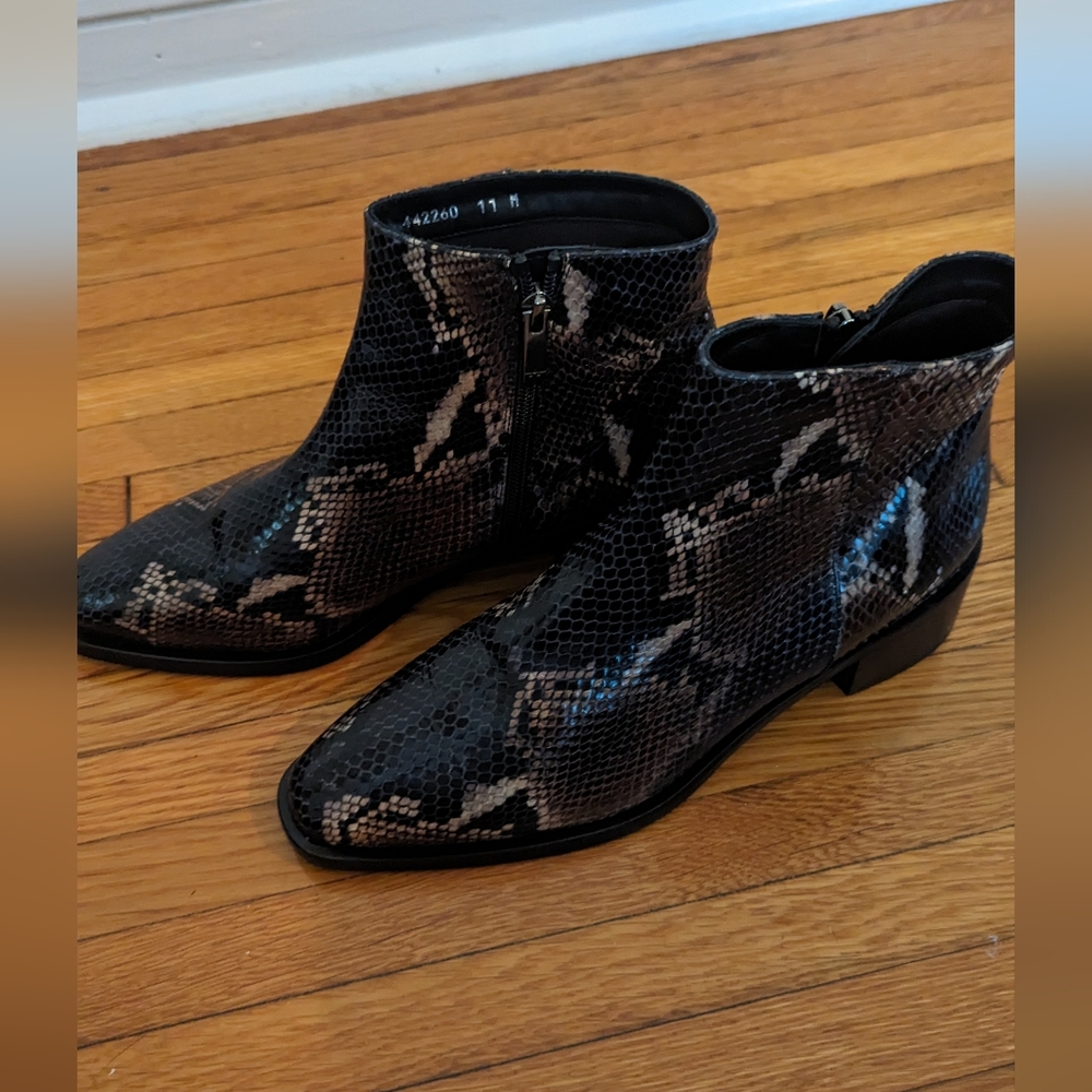 Aquatalia ankle boots size 11